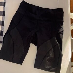 Wonder train Lululemon leggings size 6